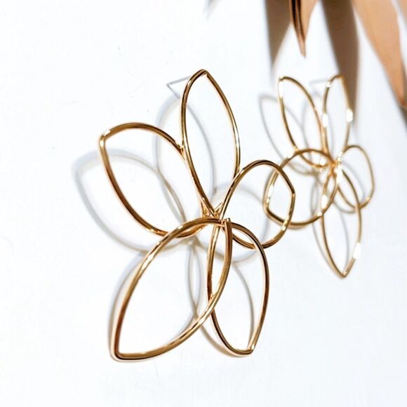 Gold flower earrings #761 - Picture 2 of 3